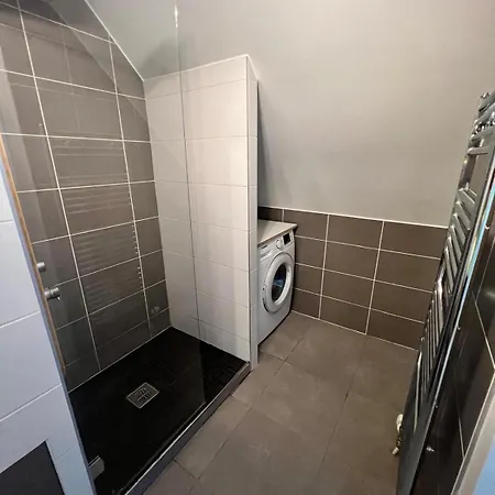 244 - En Duplex Contemporain Et Confortable Proche *